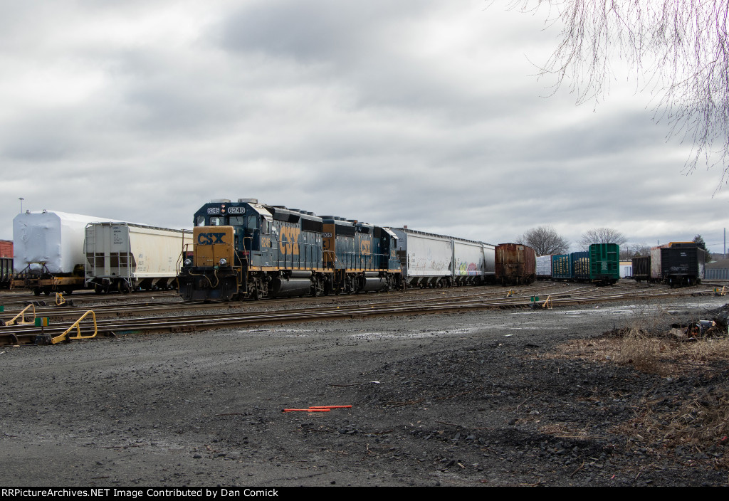 Y101 with CSXT 6245 Switches West Springfield Yard